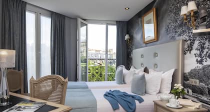 Hotel Plaza Elysées