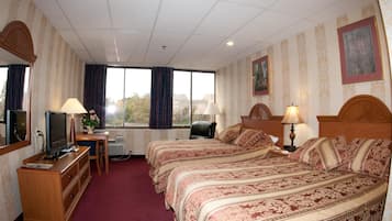 スタンダード ルーム クイーンベッド 2 台 | デスク、防音設備、アイロン / アイロン台、ベビーベッド