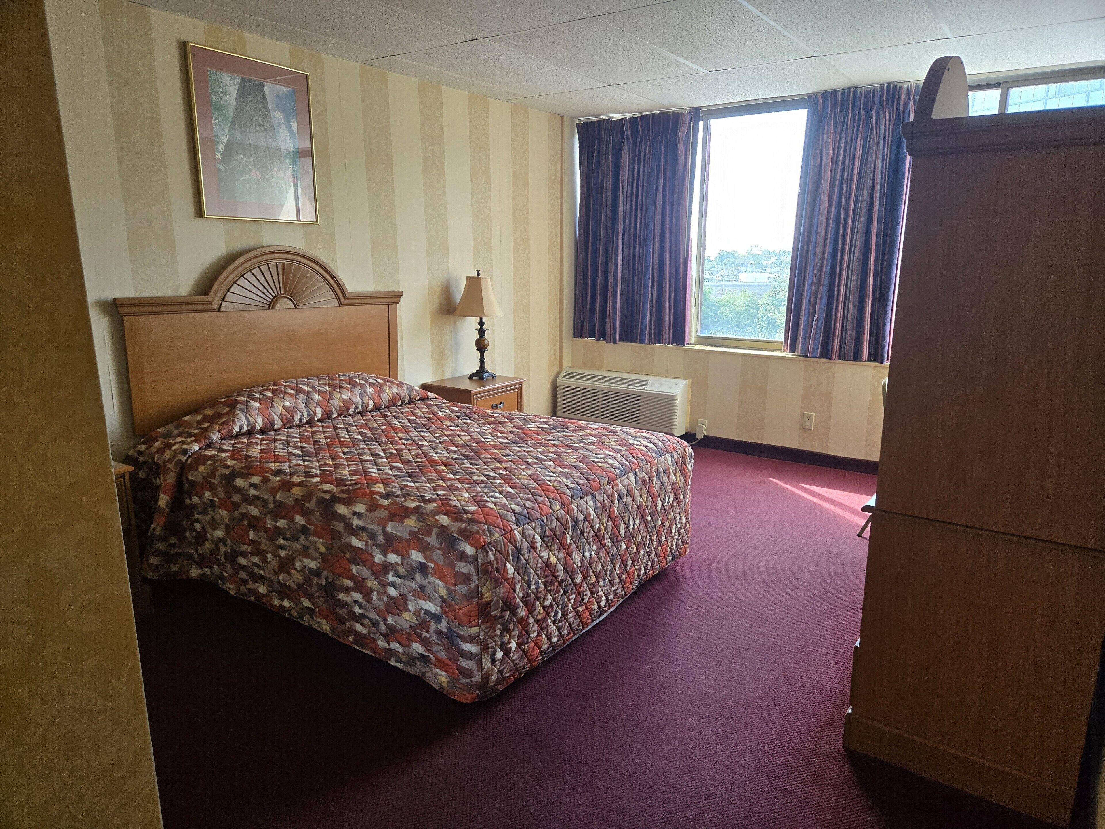 standard room, 1 queen bed, non smoking | desk, soundproofing, iron/ironing board, cots/infant beds