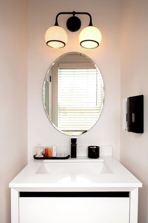 Historic | Baño | Ducha, bañera profunda y cabezal de ducha tipo lluvia