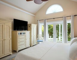 Cottage 1 | 埃及棉床单、高档床上用品、泰普尔床垫、客房内保险箱