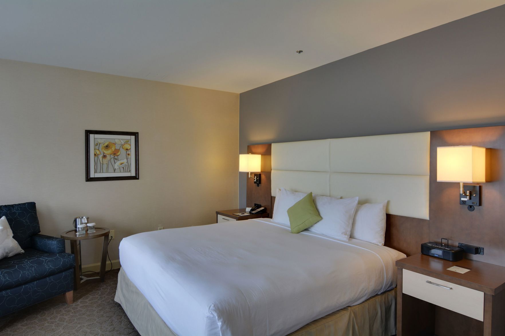 Cofres nos quartos, escrivaninha, espaço de trabalho para notebook