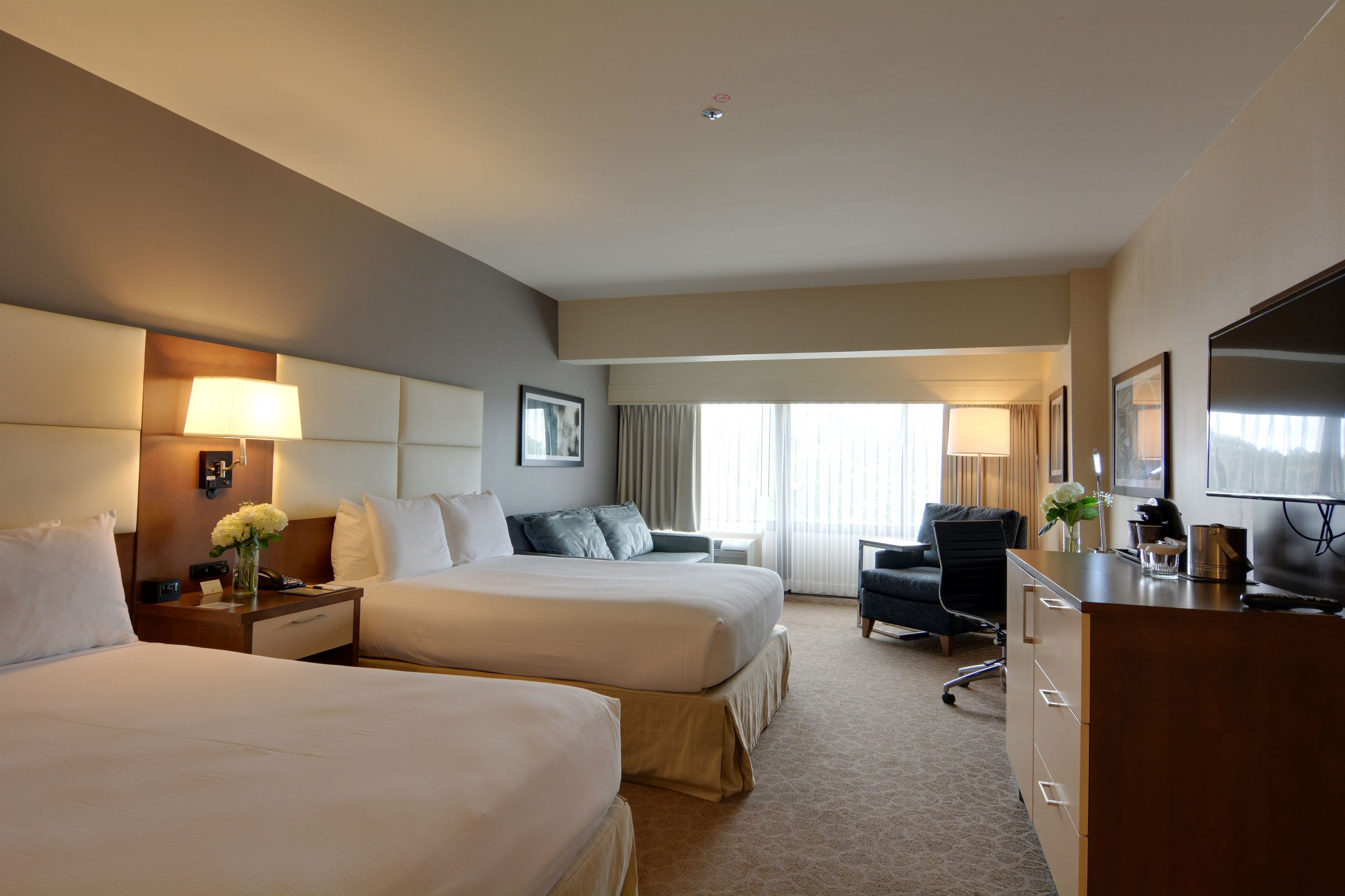 Cofres nos quartos, escrivaninha, espaço de trabalho para notebook