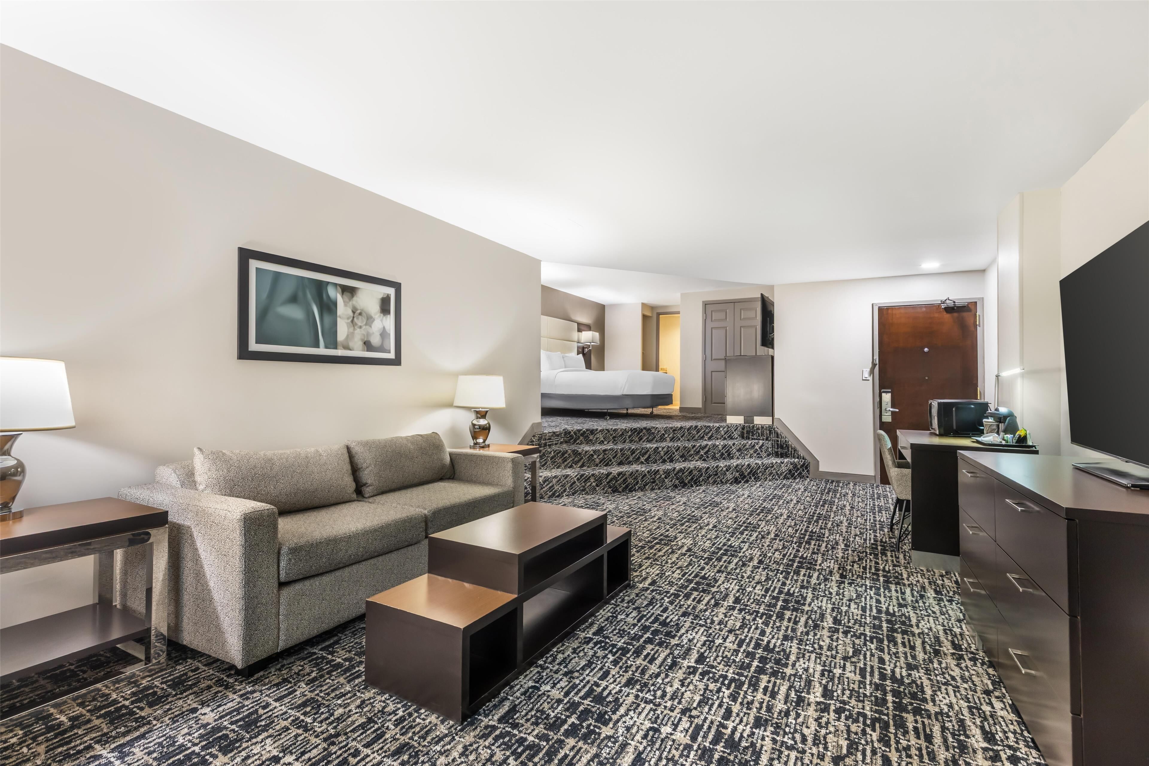 Junior Studio Suite, 1 King Bed | Living area