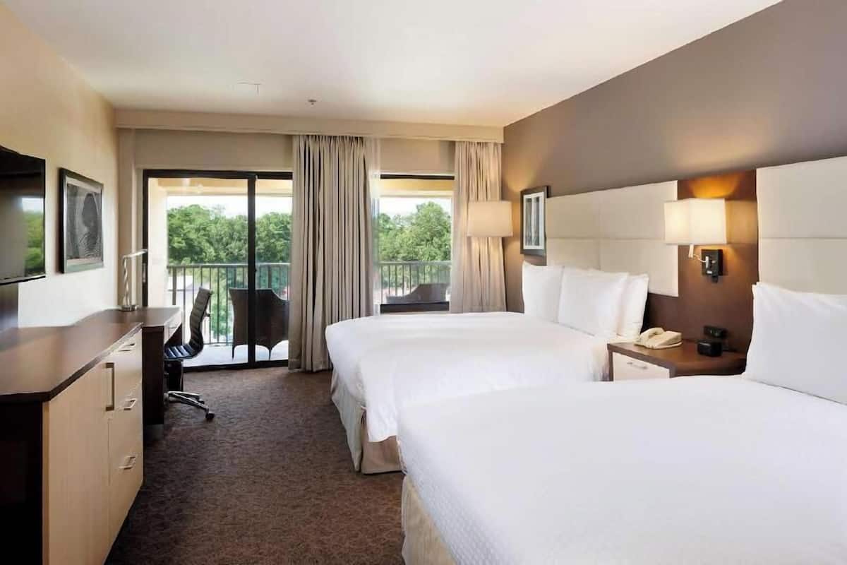 Zimmersafe, Schreibtisch, laptopgeeigneter Arbeitsplatz