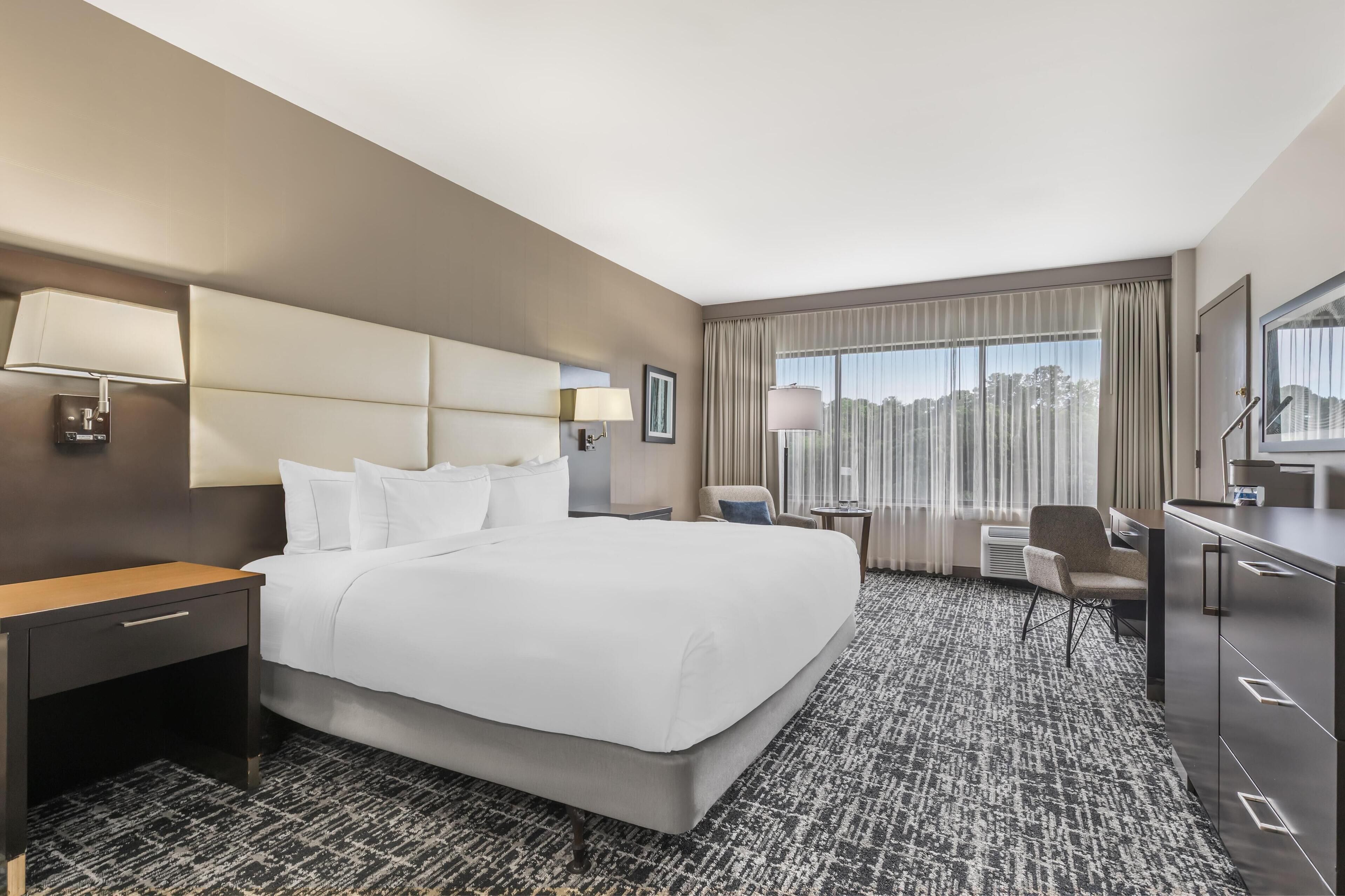 Caja de seguridad en la habitación y escritorio 