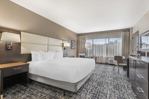 Zimmersafe, Schreibtisch, laptopgeeigneter Arbeitsplatz