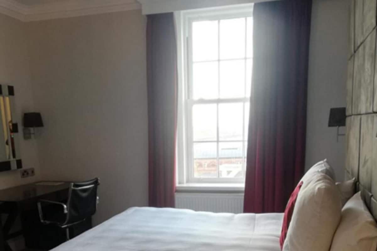 Chambre Double, vue mer | Literie hypoallergénique, bureau, fer et planche à repasser