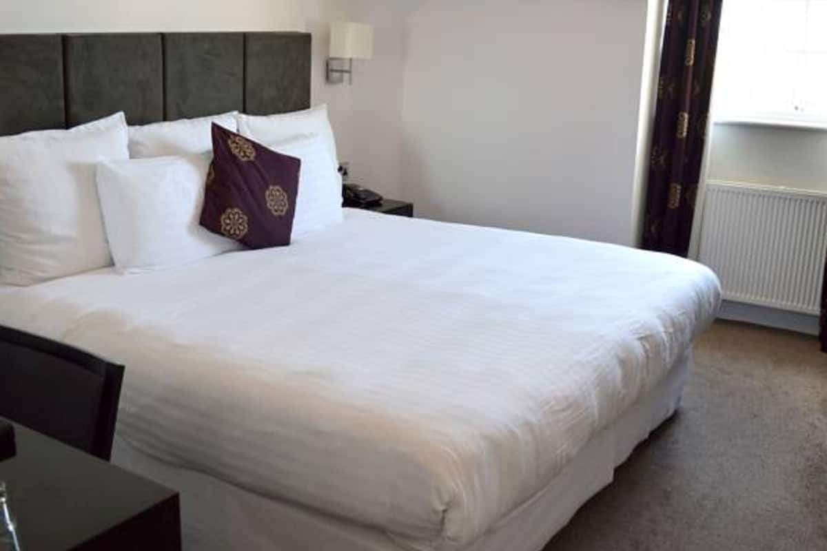 1 habitación, ropa de cama hipoalergénica y escritorio