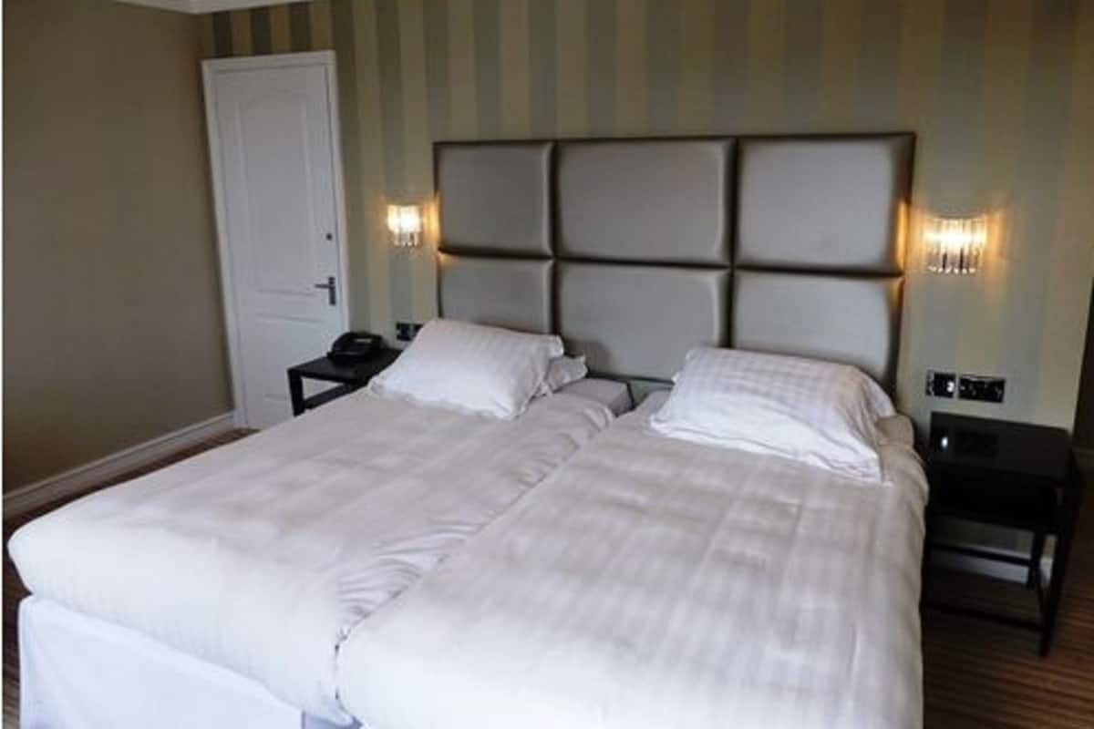 1 habitación, ropa de cama hipoalergénica y escritorio