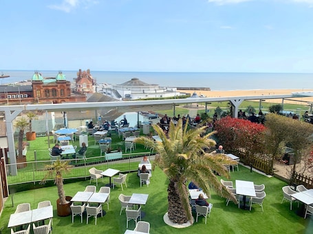 Exterior. The Cliff Hotel