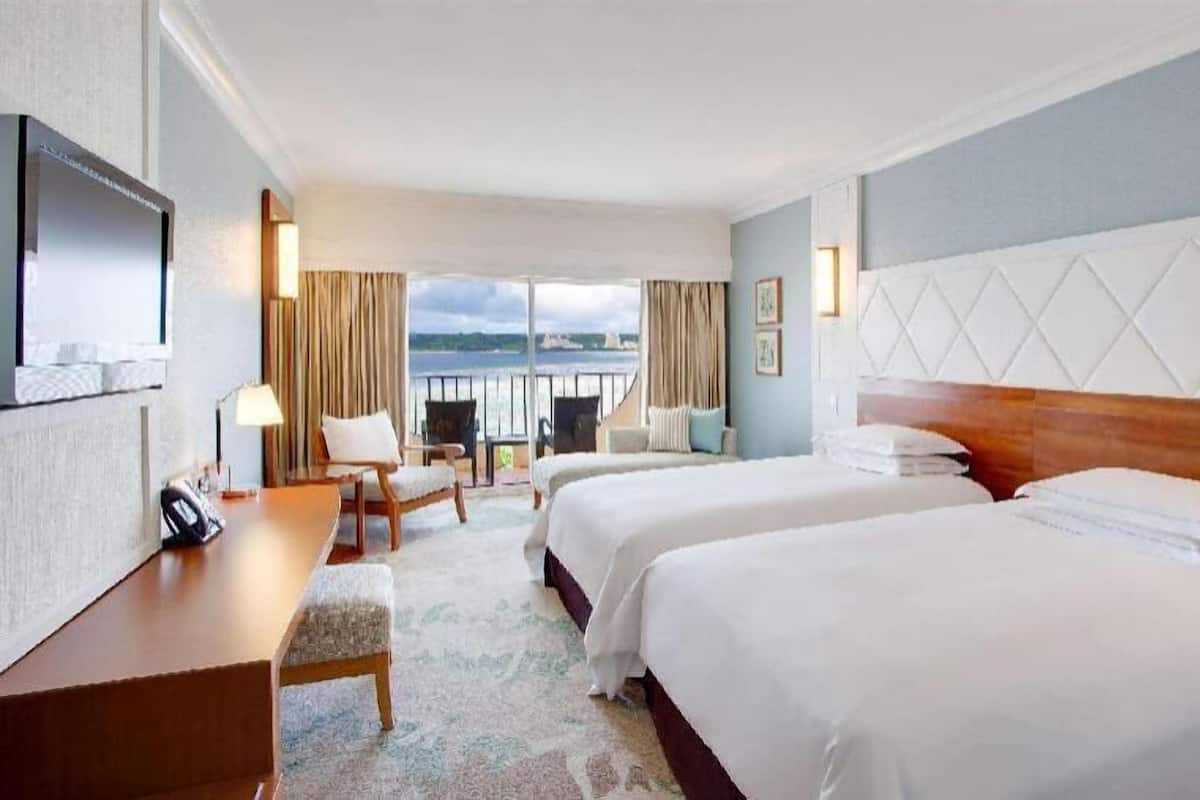 Down duvets, in-room safe, desk, iron/ironing board