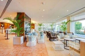3 restaurants, breakfast, lunch, dinner served; Fusion cuisine - Hilton Guam Resort And Spa (Tamuning)
