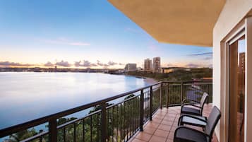 Suite Présidentielle | Couette en duvet d'oie, coffres-forts dans les chambres, bureau