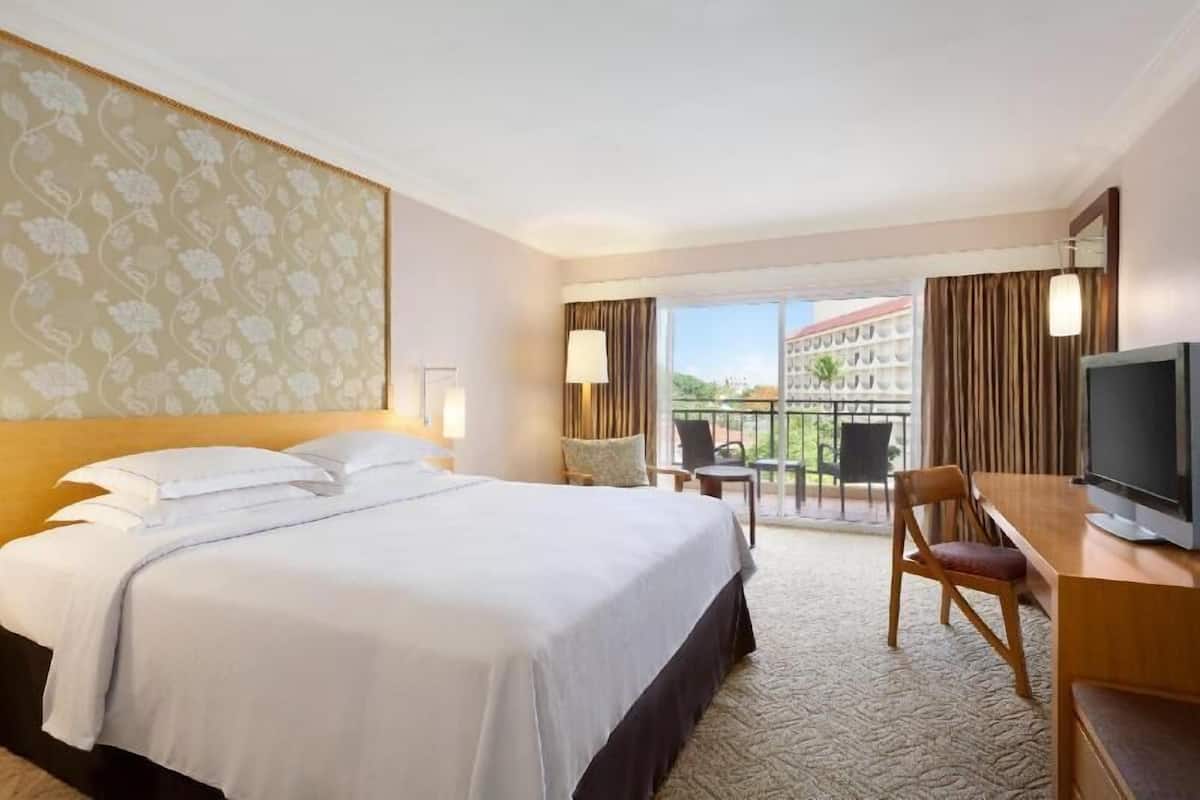 Down duvets, in-room safe, desk, iron/ironing board