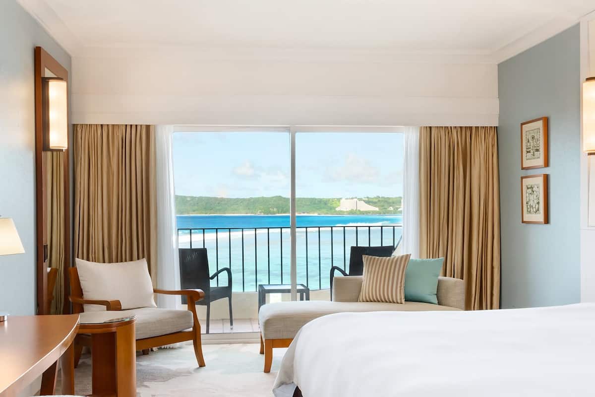 Down duvets, in-room safe, desk, iron/ironing board