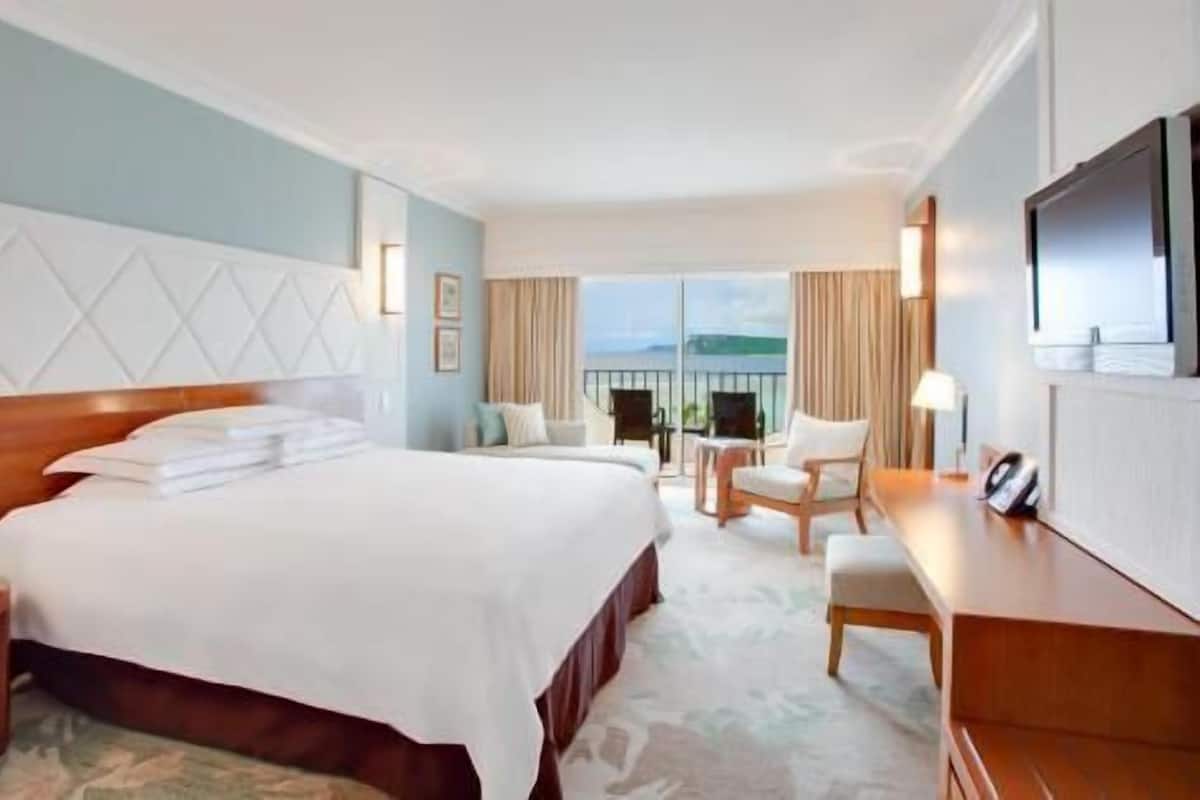 Down duvets, in-room safe, desk, iron/ironing board