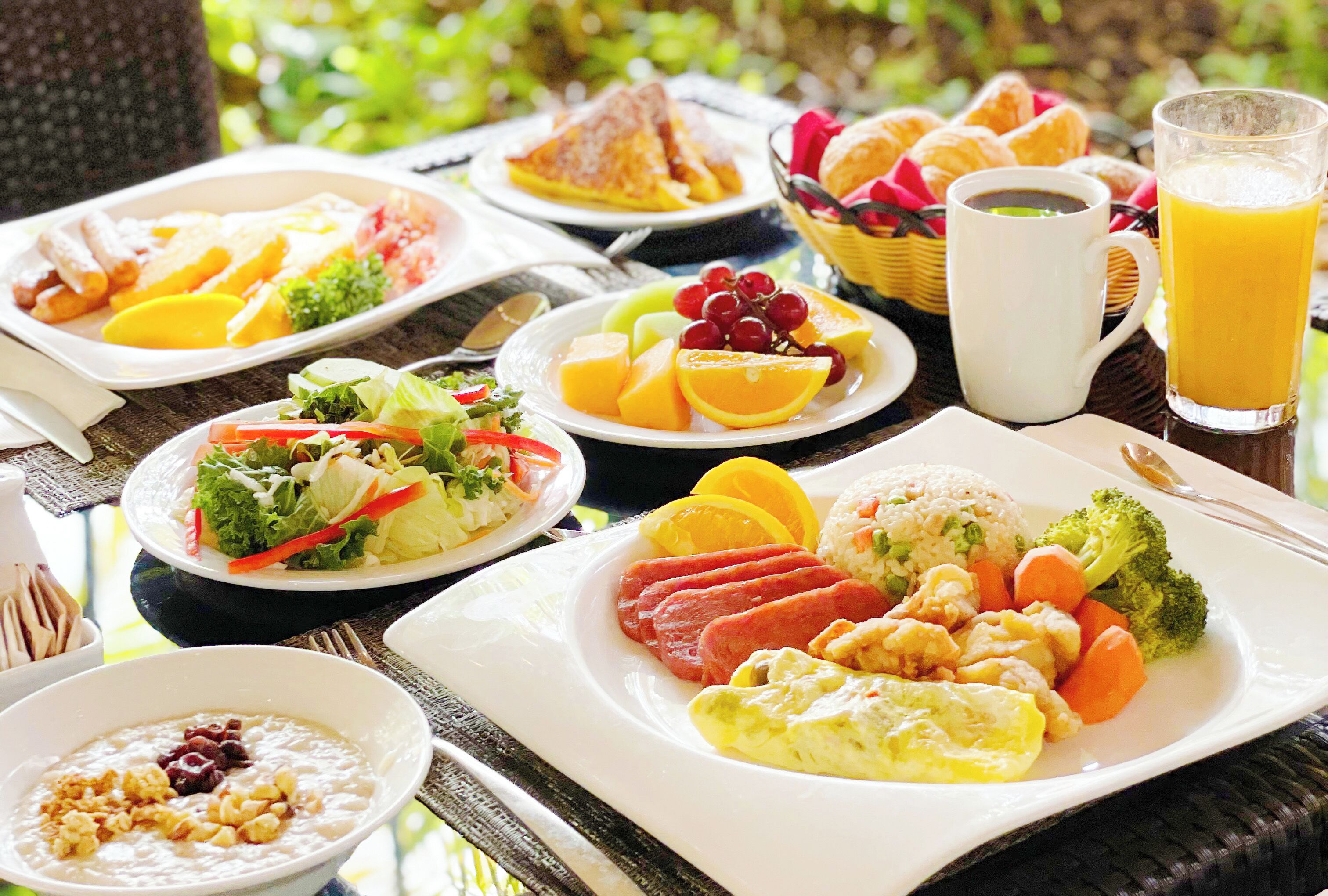 Daily buffet breakfast (USD 30 per person)