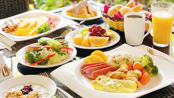 Desayuno buffet (USD 30 por persona)
