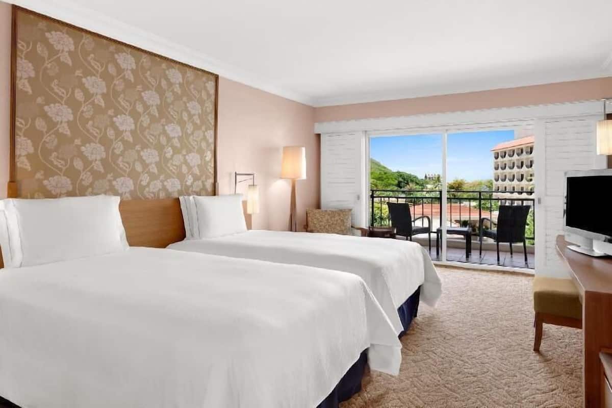 Down duvets, in-room safe, desk, iron/ironing board