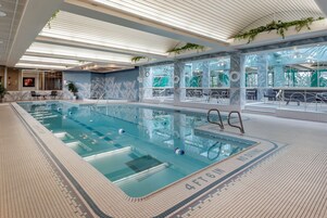 Indoor pool, sun loungers