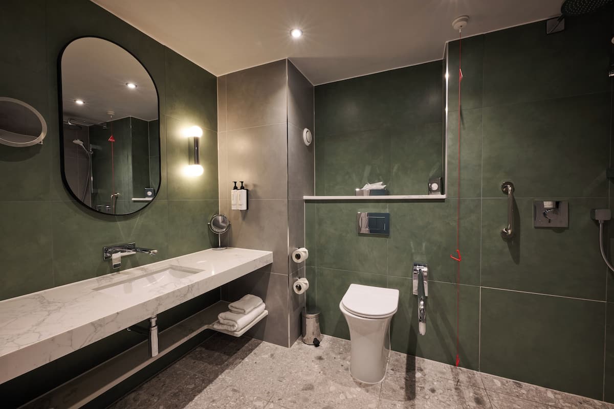 Standard Room, 1 Double Bed, Accessible | Bathroom