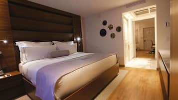 Bộ đồ giường cao cấp, chăn bông, minibar với thức uống miễn phí