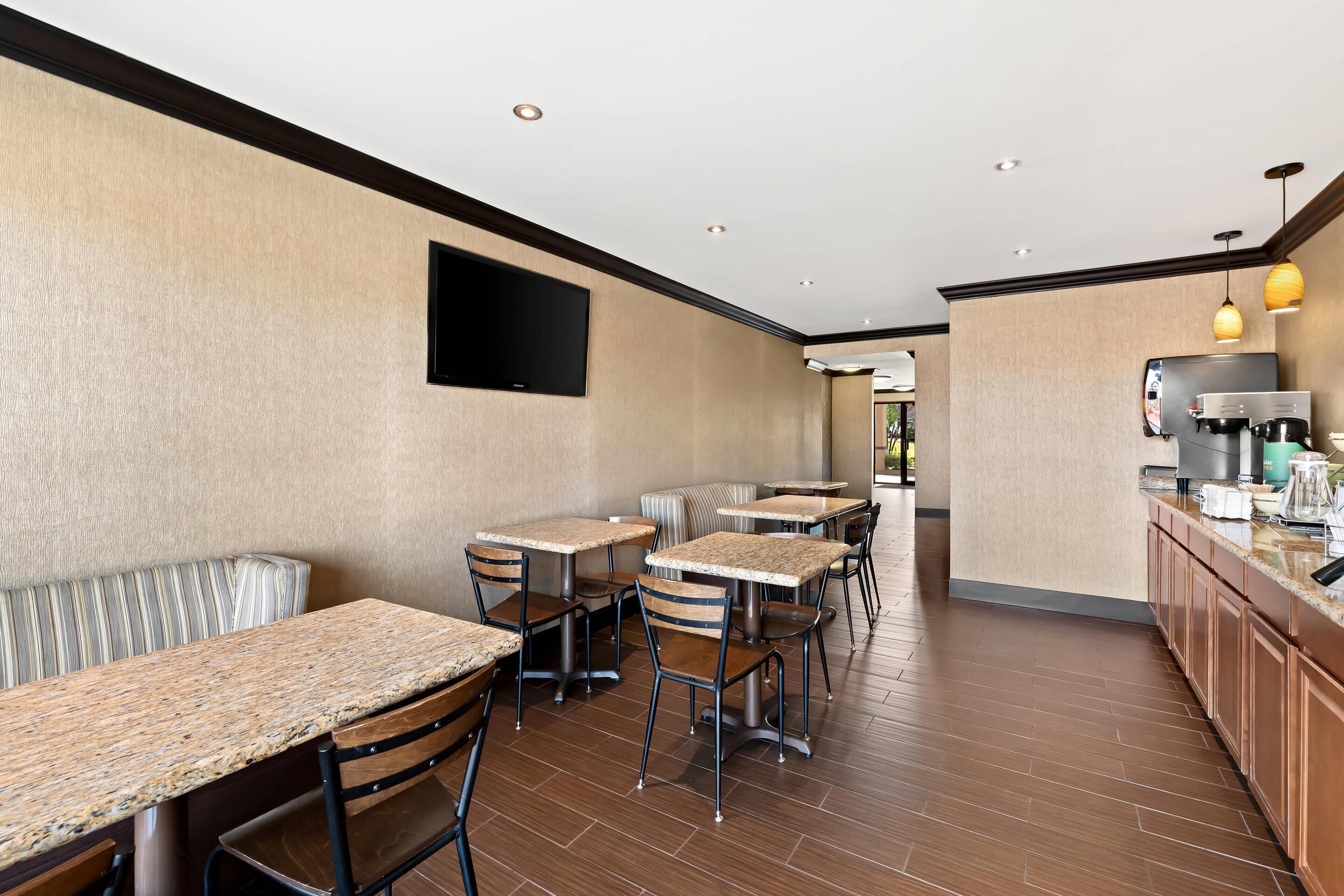 Free daily continental breakfast