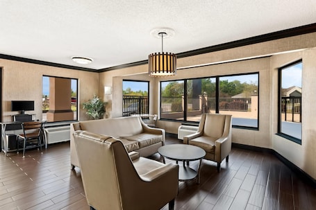 Lobi. Quality Inn & Suites Dumas