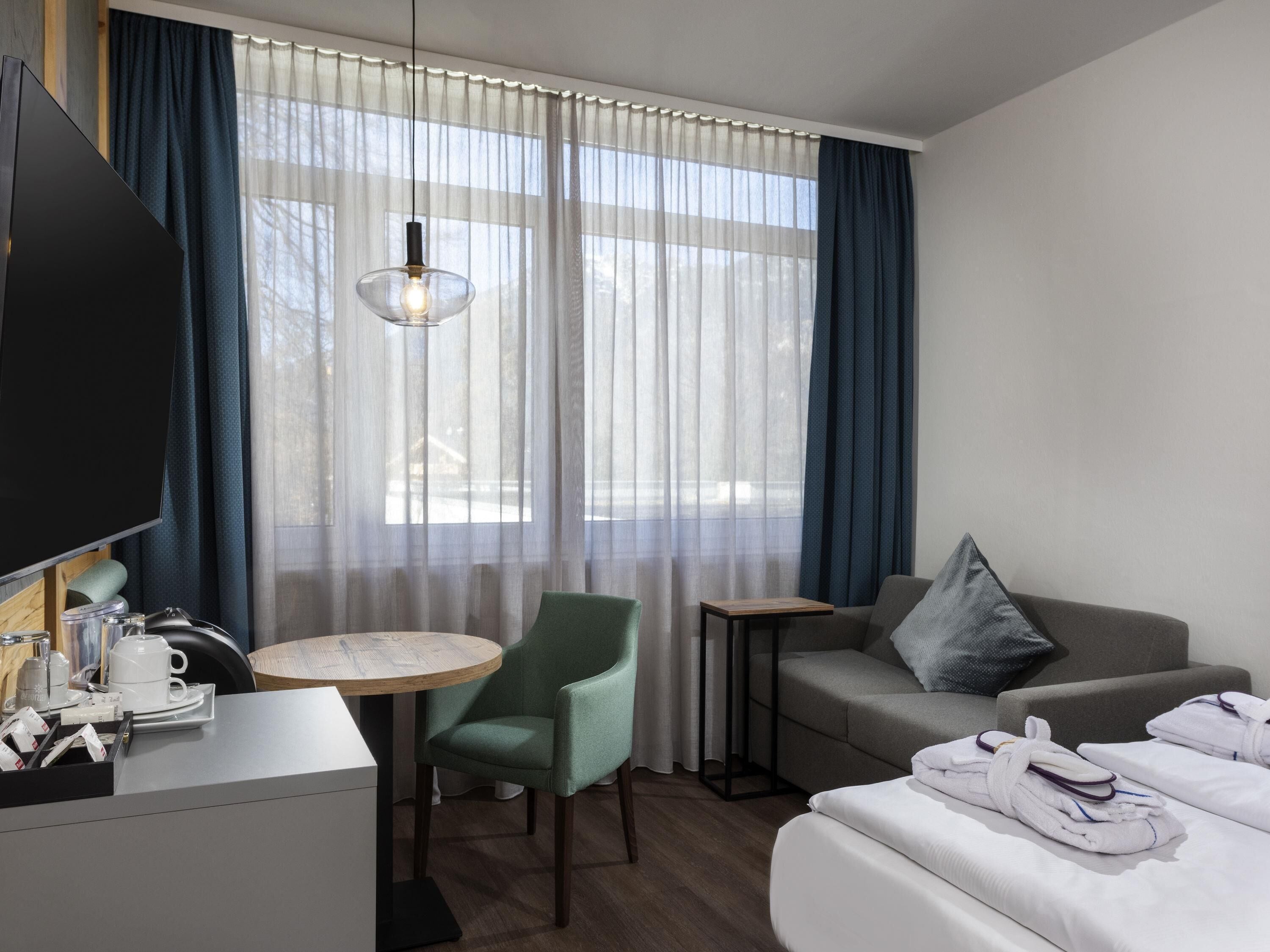 Privilege, Double Room, 1 Double Bed | Hypo-allergenic bedding, in-room safe, desk, blackout curtains