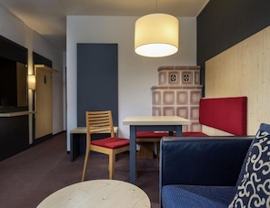 Junior Suite | Hypo-allergenic bedding available, in-room safe, desk, blackout drapes - Sunday Hotel Garmisch Partenkirchen (Garmisch-Partenkirchen)
