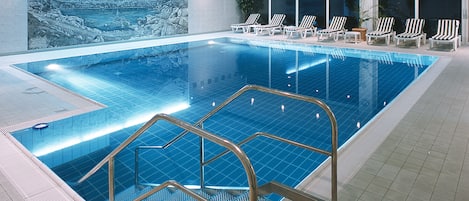 Indoor pool, pool loungers