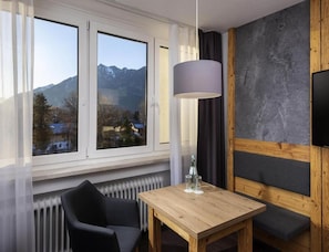Standard Twin Room | Hypo-allergenic bedding available, in-room safe, desk, blackout drapes - Sunday Hotel Garmisch Partenkirchen (Garmisch-Partenkirchen)