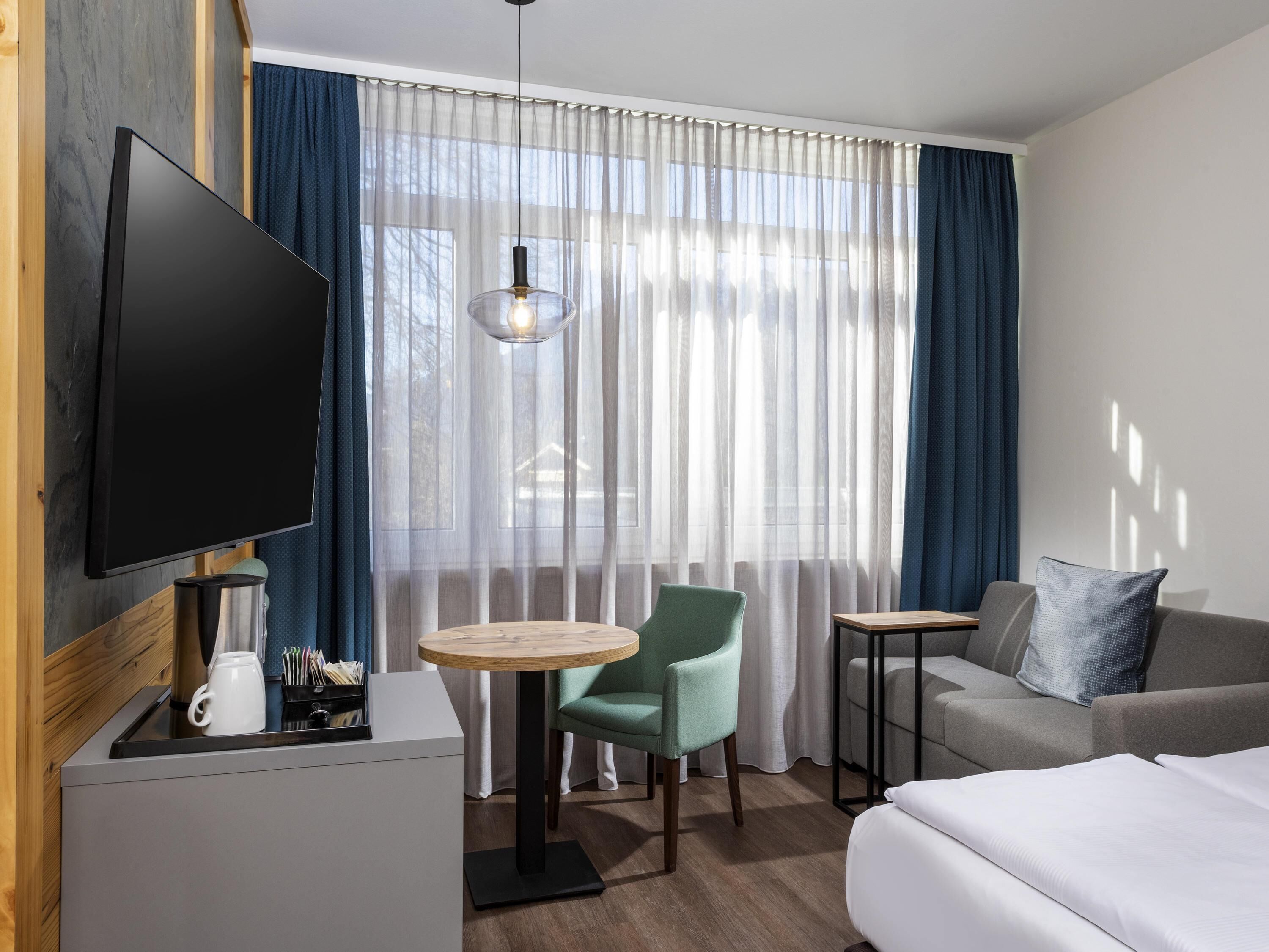 Standard Room, 1 Queen Bed with Sofa bed | Hypo-allergenic bedding, in-room safe, desk, blackout curtains