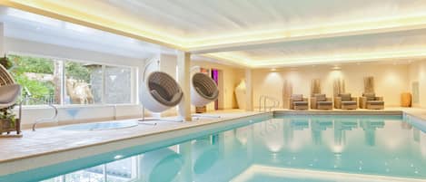 Indoor pool, pool loungers