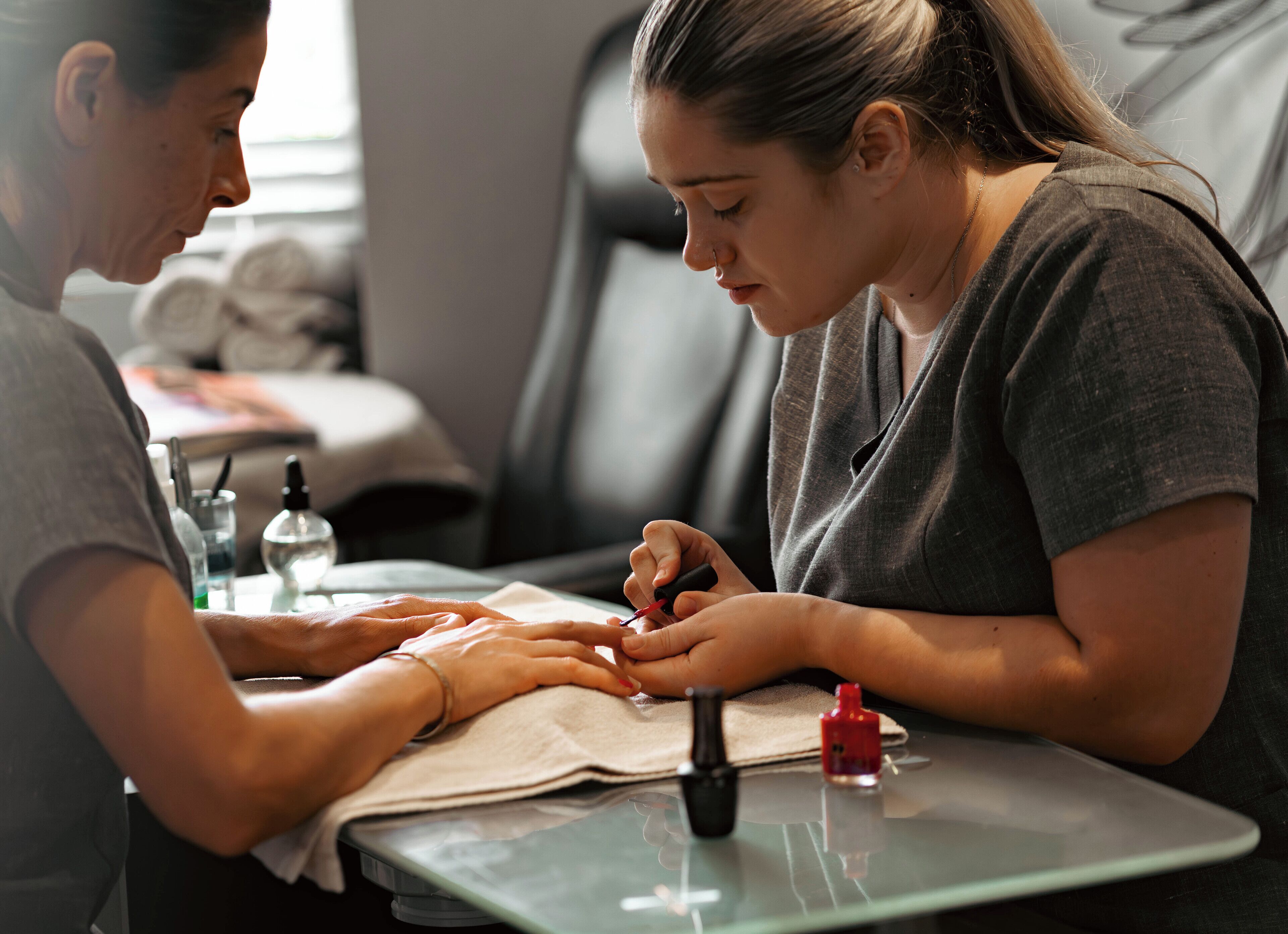 热水浴缸、身体护理、芳香疗法、热石按摩、面部护理、3 ???