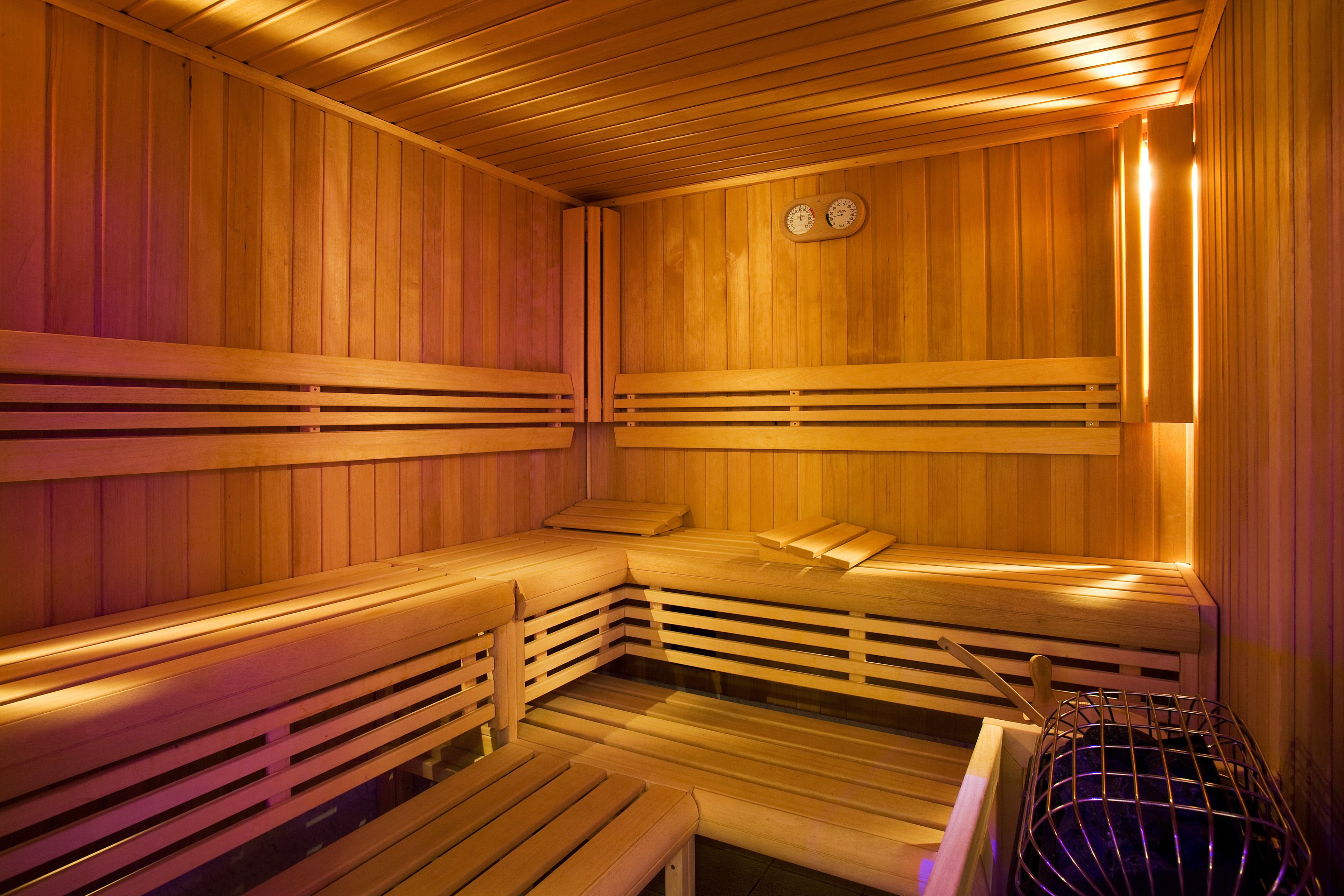 hot tub, body treatments, aromatherapy, hot stone massages, facials