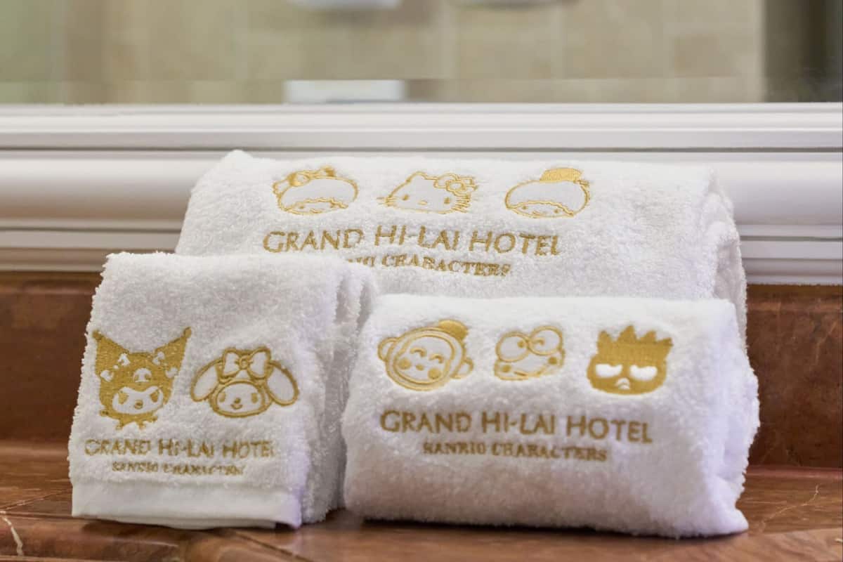 separate bathtub and shower, rainfall showerhead, free toiletries