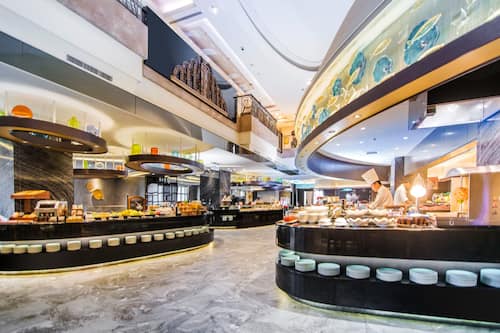 13 間餐廳;供應早餐、午餐和晚餐