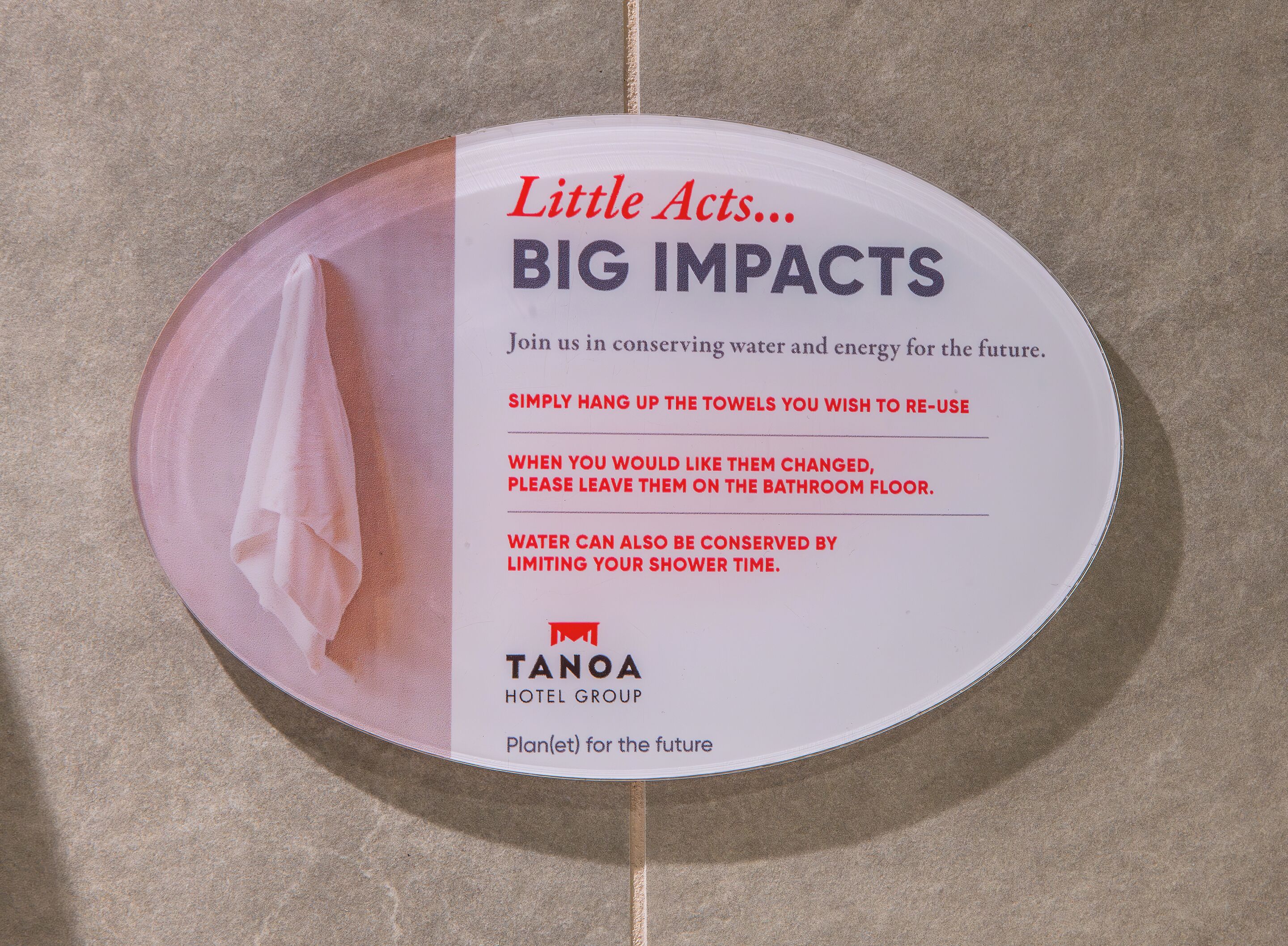 deluxe king | bathroom | combined shower/bathtub, free toiletries, hair dryer, towels