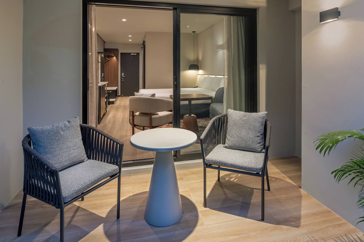 deluxe king | terrace/patio