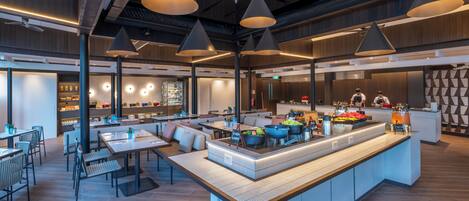 3 間餐廳,供應早餐、午餐和晚餐,日本料理