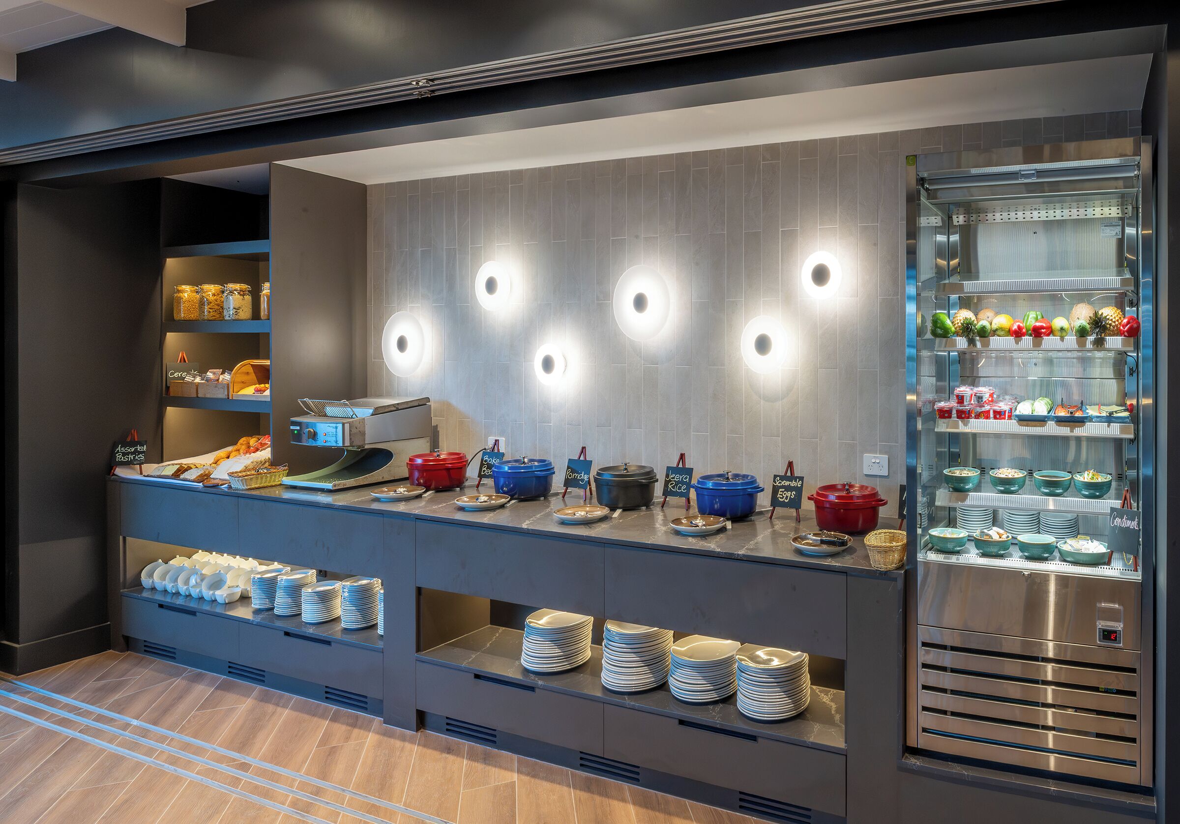 供應早餐 (每人 FJD27)