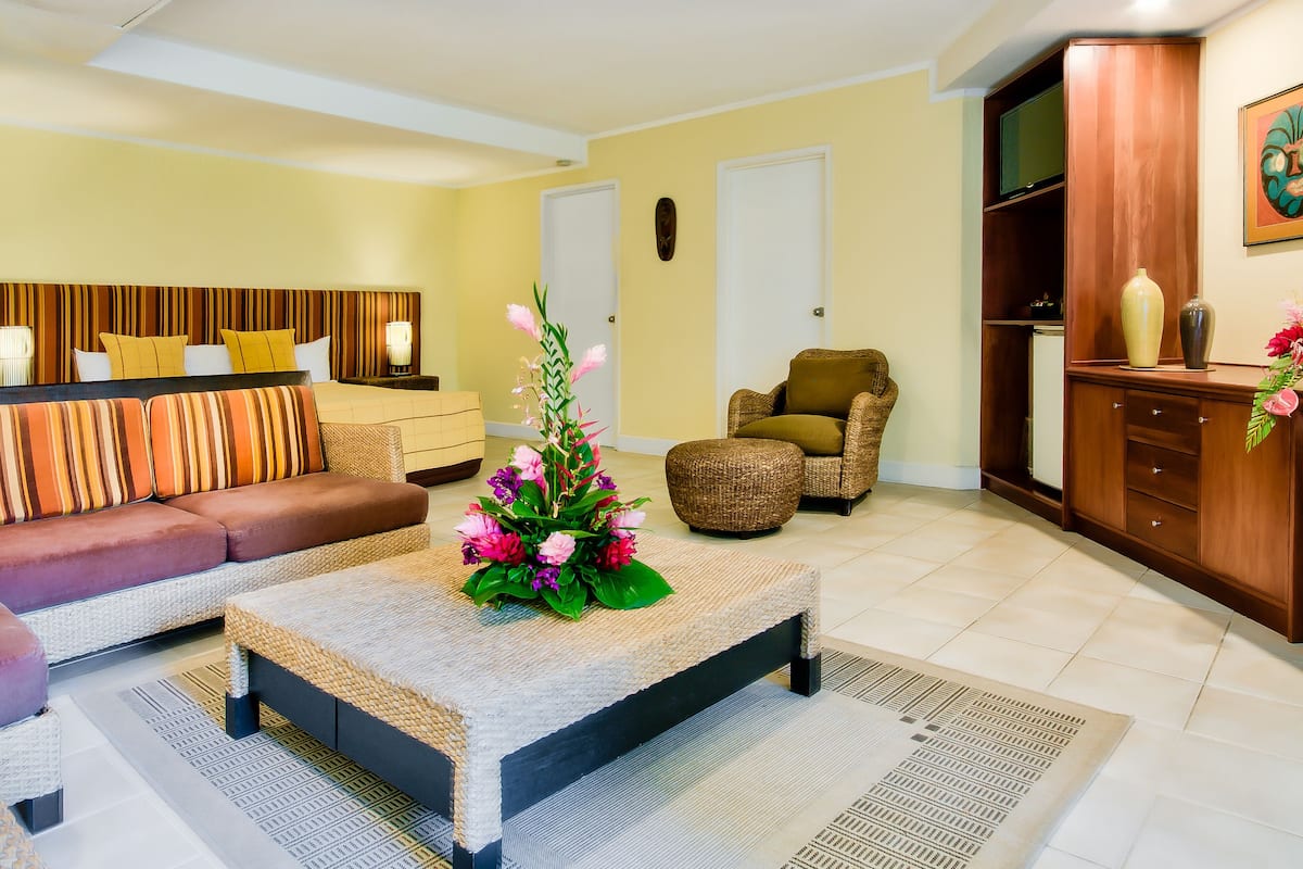 executive suite | in-room safe, desk, blackout curtains, iron/ironing board
