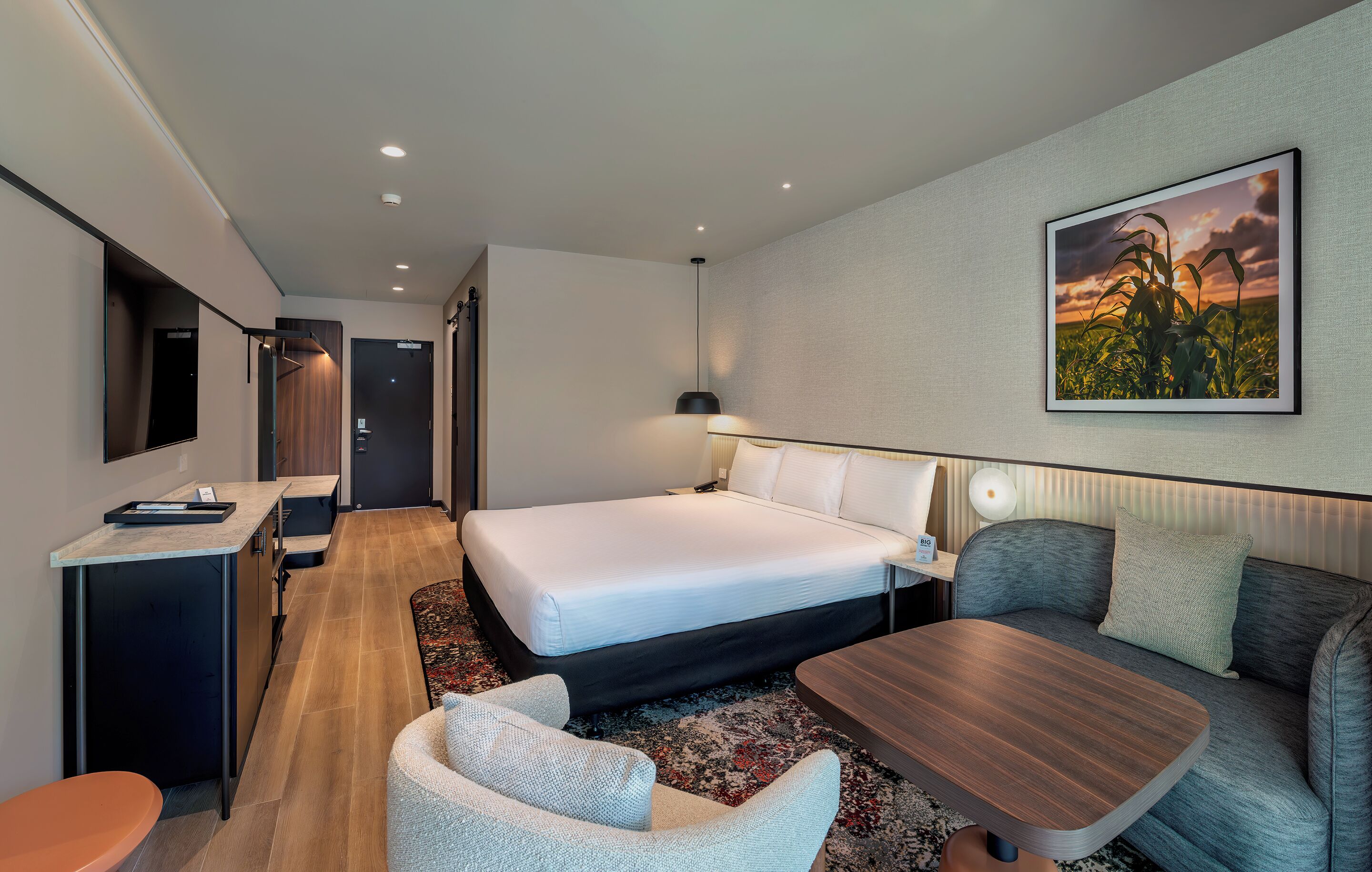 deluxe king | in-room safe, desk, blackout curtains, iron/ironing board