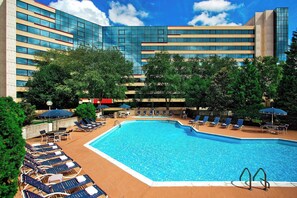 Seasonal outdoor pool, pool umbrellas, sun loungers