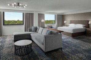 Safe på rommet, skrivebord og skrivebord for bærbar PC