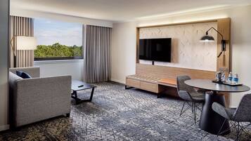 Club Studio Suite, 1 King Bed with Sofa bed