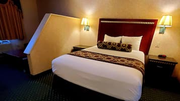 Standard Room, 1 Queen Bed, Non Smoking | In-room safe, desk, iron/ironing board, free WiFi