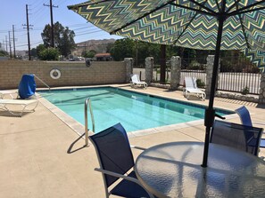 حمّام سباحة خارجي